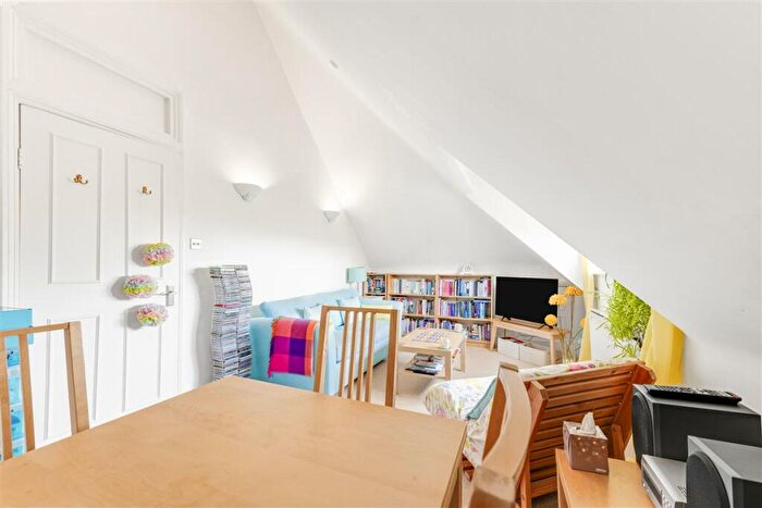 1 Bedroom Flat For Sale In Dartmouth Road, NW2