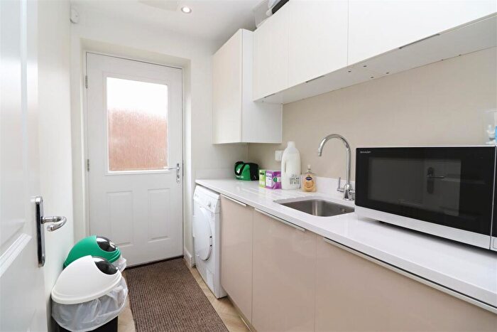 4 Bedroom Detached House For Sale In Chippenham Close, Wellingborough, NN8