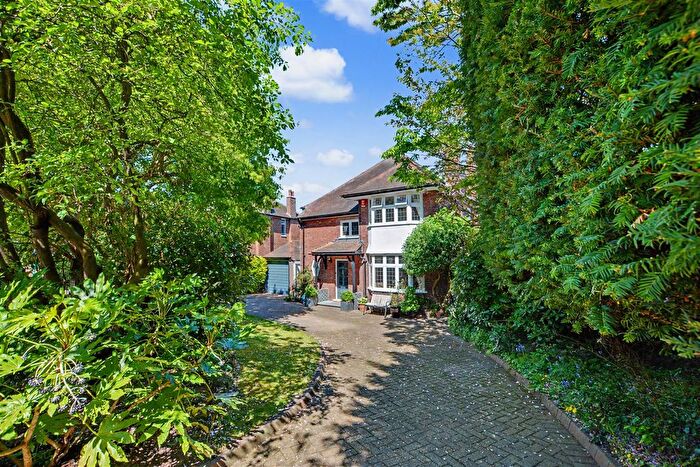 3 Bedroom Detached House For Sale In Beeston Fields Drive, Beeston, Nottingham, NG9