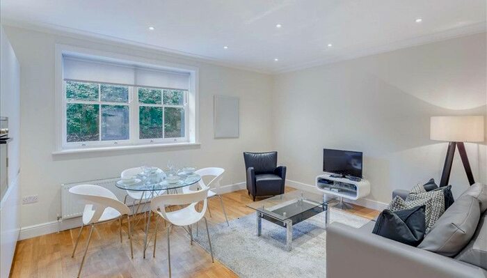 2 Bedroom Flat To Rent In Hamlet Gardens, Hammersmith, London, W6