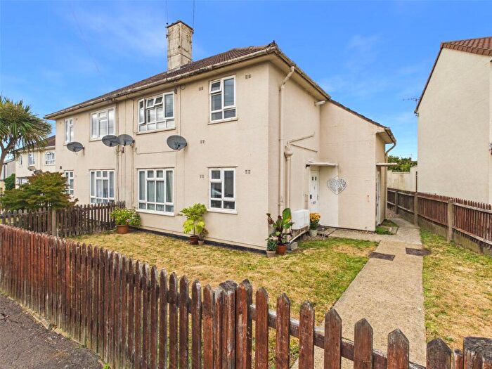 1 Bedroom Maisonette For Sale In Kemble Road, Tuffley, Gloucester, Gloucestershire, GL4
