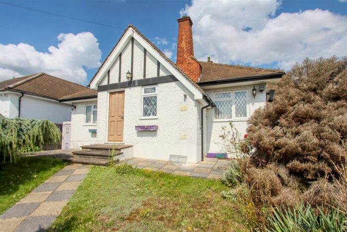 2 Bedroom Detached Bungalow For Sale In Middle Road, Denham, UB9