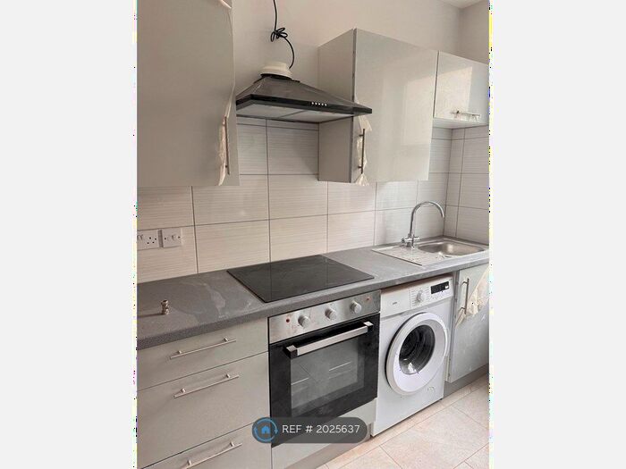 1 Bedroom Flat To Rent In Hounslow, Hounslow, TW3