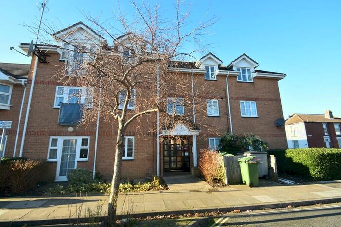 2 Bedroom Apartment To Rent In Cornwall Road, Portsmouth, PO1