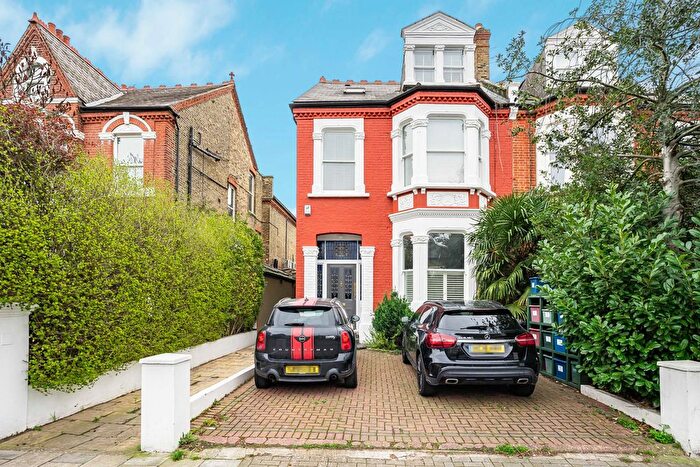 2 Bedroom Flat For Sale In Chiswick Lane, London, W4