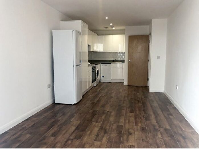1 Bedroom Flat To Rent In Stoke Road, Slough, SL2