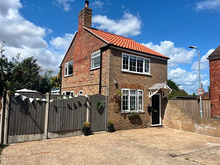 4 Bedroom Detached House For Sale In Commercial Road, Alford, Lincolnshire, LN13