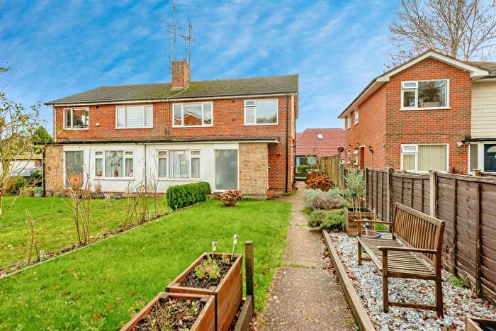 2 Bedroom Maisonette For Sale In Copsleigh Close, Salfords, Redhill, RH1
