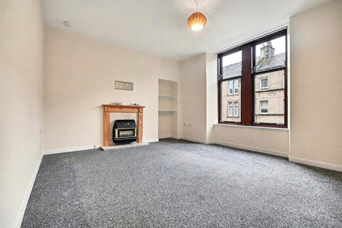 2 Bedroom Flat To Rent In South Street, Inverclyde, Greenock, PA16