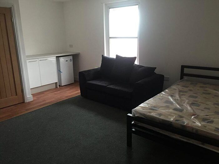 Studio To Rent In - Queens Road, Barnsley, S71