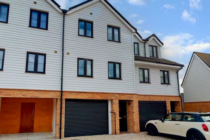 3 Bedroom Town House To Rent In Dovehouse Yard, Braintree, CM7