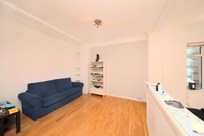 Apartment To Rent In Warren Court, Euston Road, NW1