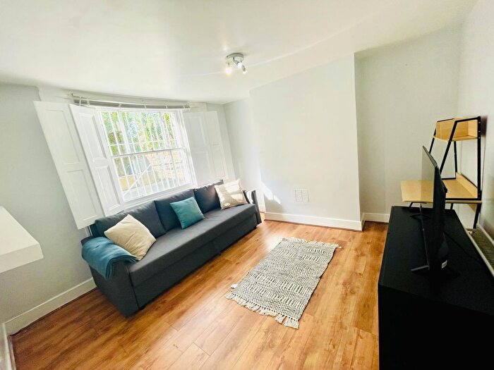 2 Bedroom Flat To Rent In Dalston Lane, London, E8