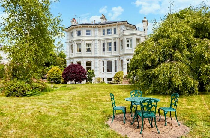 2 Bedroom Flat To Rent In Nevill Park, Tunbridge Wells, TN4