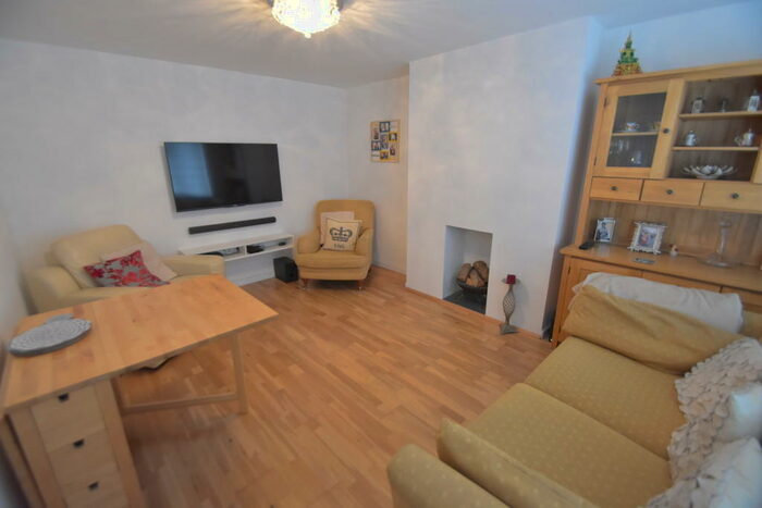 2 Bedroom Semi-Detached House To Rent In Farringdon Road, Havant, PO9