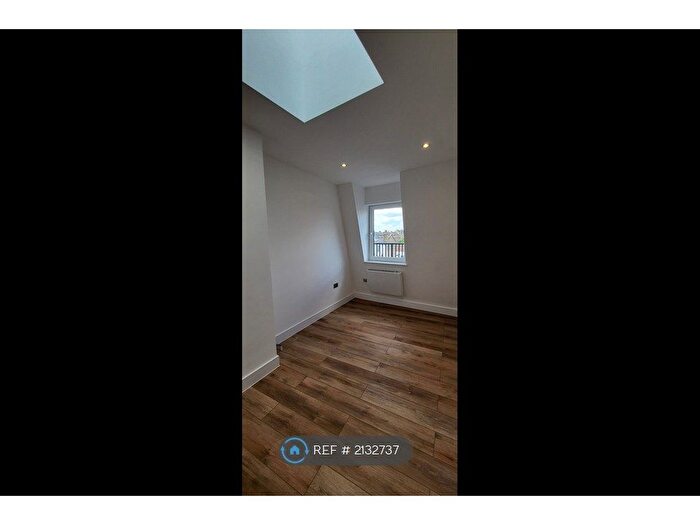2 Bedroom Flat To Rent In Balham High Road, London, SW17
