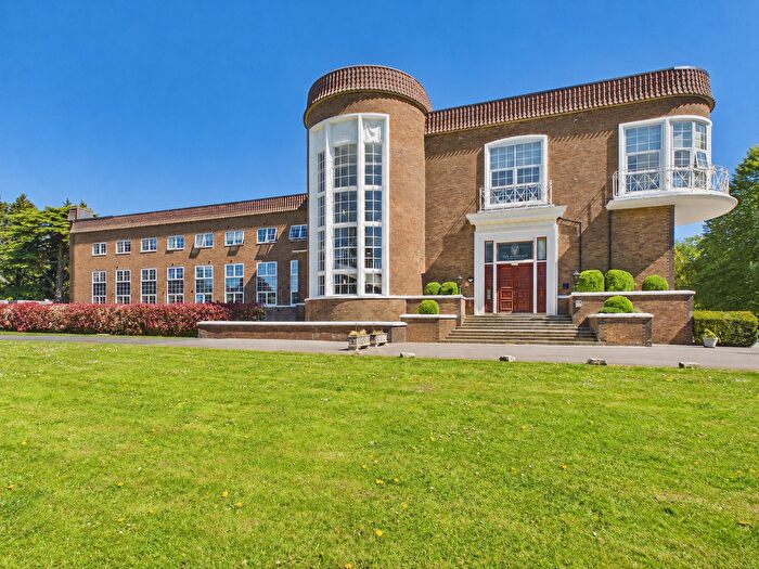 2 Bedroom Flat To Rent In Wycombe Road, Saunderton, Buckinghamshire, HP14