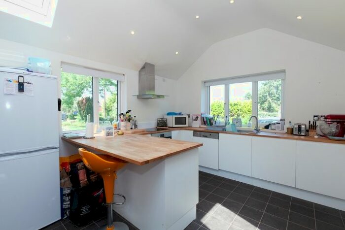 3 Bedroom Bungalow To Rent In Perrott Close, North Leigh, Witney, OX29