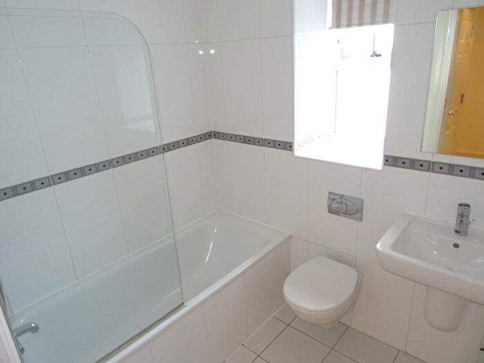 2 Bedroom Apartment To Rent In Flat B, Hallamgate Road, S10