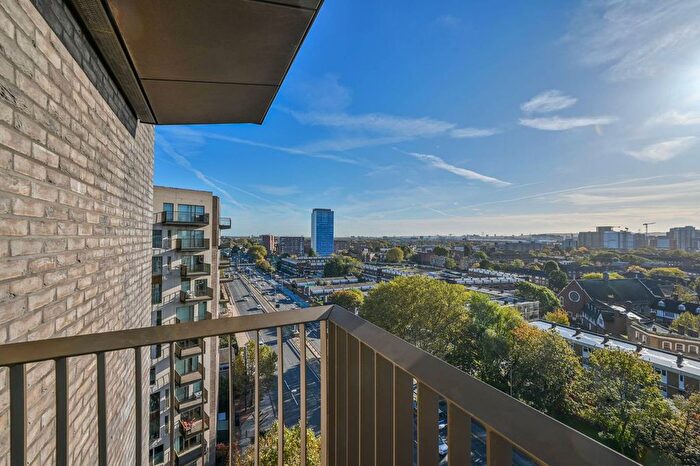 2 Bedroom Flat To Rent In Maud Street, Canning Town, London, E16