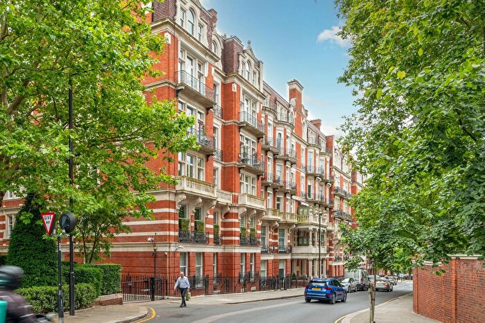 2 Bedroom Flat For Sale In Campden Hill Road, Kensington, London, W8