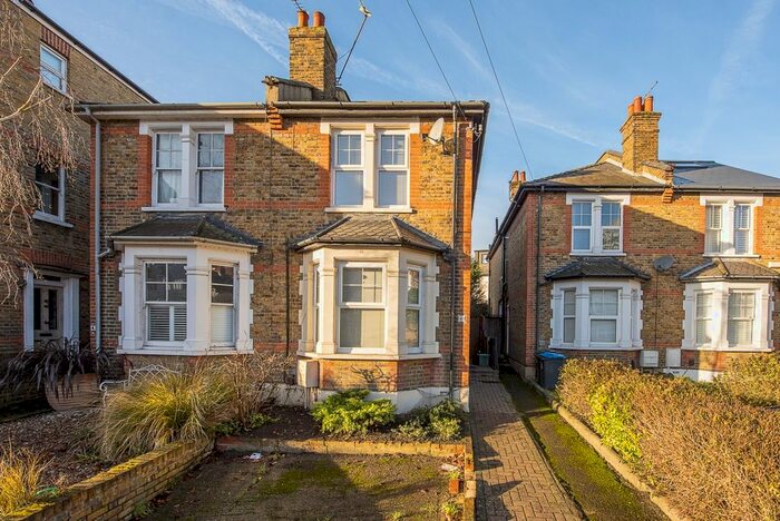 2 Bedroom Semi-Detached House To Rent In The Bittoms, Kingston Upon Thames, KT1