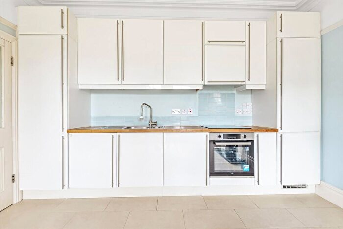 1 Bedroom Flat To Rent In Richmond Road, Kingston Upon Thames, KT2