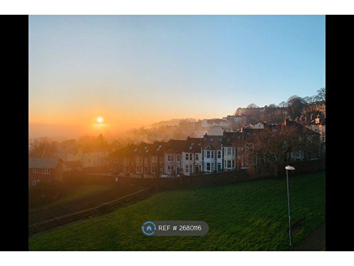 2 Bedroom Flat To Rent In Clifton Vale Close, Bristol, BS8