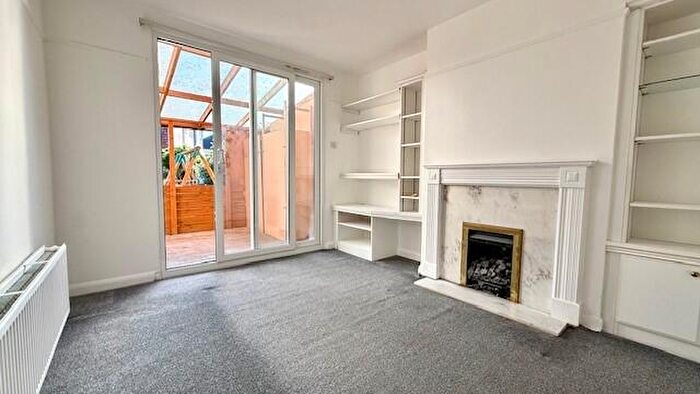 2 Bedroom Flat To Rent In Chigwell, IG6