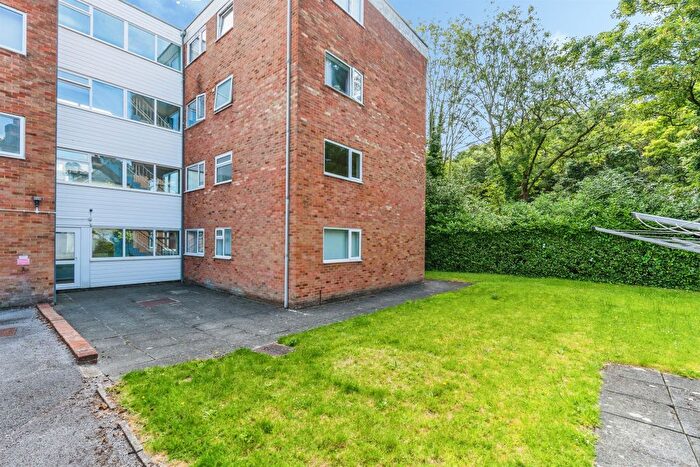 2 Bedroom Flat For Sale In Middlebridge Street, Romsey, SO51