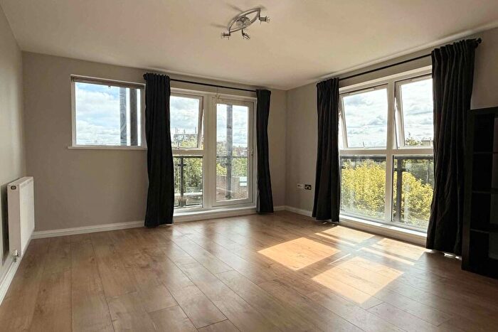 2 Bedroom Flat To Rent In Birch Court, Park View Road, Leatherhead, Surrey, KT22