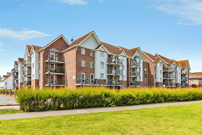 2 Bedroom Flat For Sale In Colin Road, Paignton, Devon, TQ3