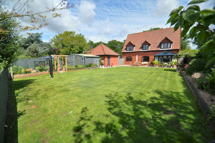 4 Bedroom Detached House For Sale In The Street, Rumburgh, IP19