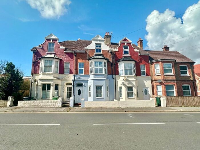 3 Bedroom Maisonette For Sale In Holliers Hill, Bexhill-On-Sea, TN40