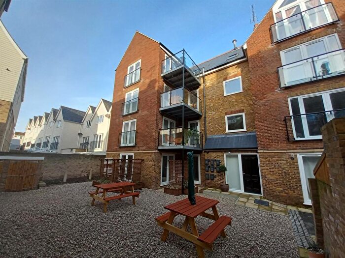 2 Bedroom Flat To Rent In St. Marys Road, Broadstairs, CT10