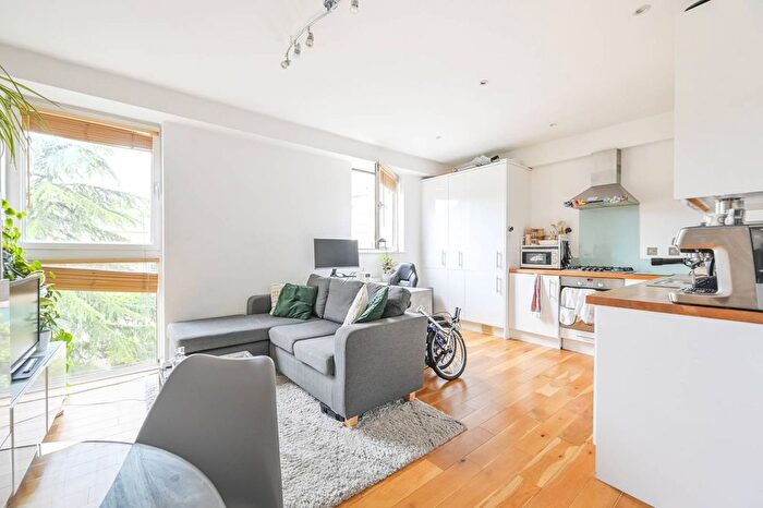 1 Bedroom Flat To Rent In Tamarind Yard, Wapping, London, E1W