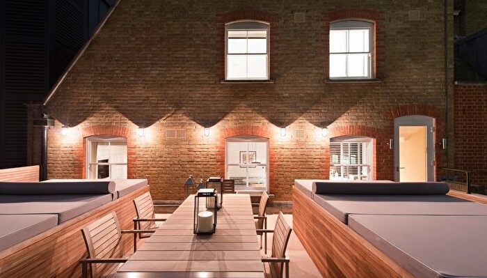 2 Bedroom Flat To Rent In Grosvenor Hill, London, W1K