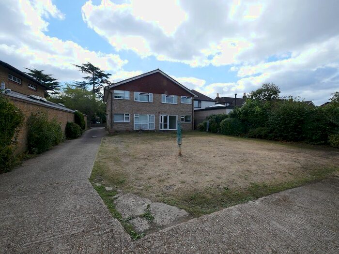 2 Bedroom Flat To Rent In Fordbridge Road, Ashford, TW15