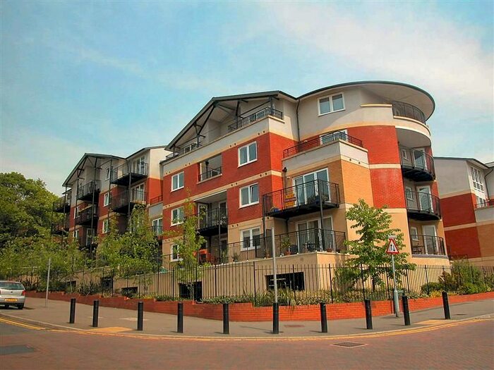 2 Bedroom Flat To Rent In Penn Place, Northway, Rickmansworth, WD3