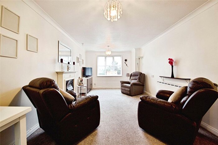 1 Bedroom Flat For Sale In Cromwell Lodge, Barking, IG11