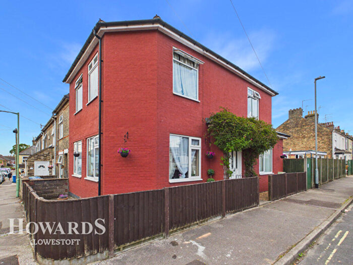 3 Bedroom End Of Terrace House For Sale In Essex Road, Lowestoft, NR32