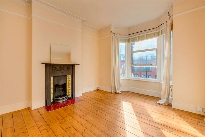 2 Bedroom Flat To Rent In Larden Road, London, W3
