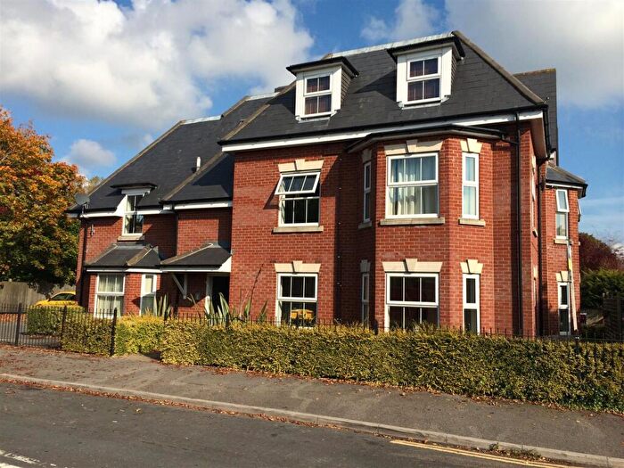 2 Bedroom Flat To Rent In Holdenhurst Road, Bournemouth, BH8