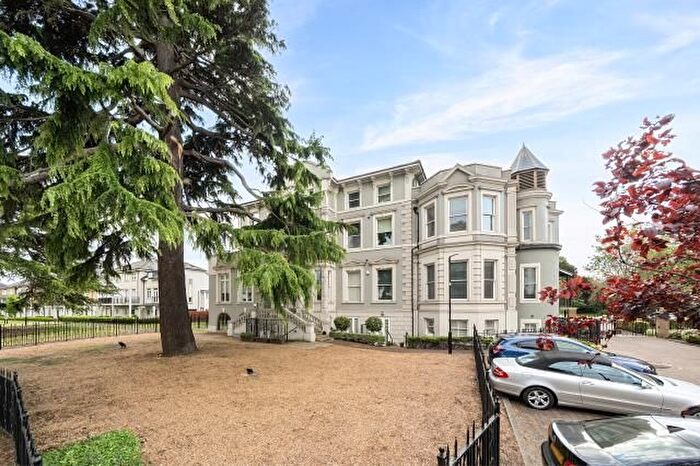 2 Bedroom Flat For Sale In Blumenthal Close, Isleworth, TW7
