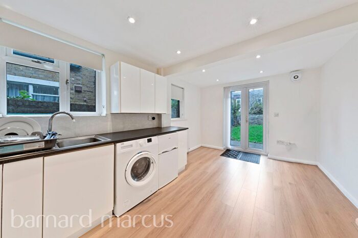 1 Bedroom Flat To Rent In Nutcroft Road, London, SE15