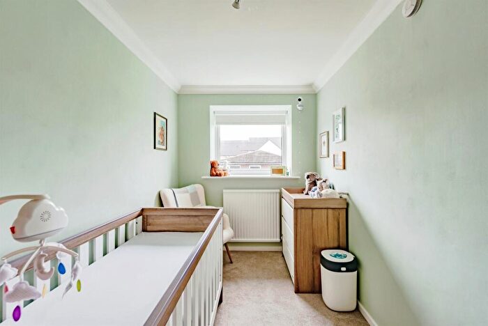 2 Bedroom Apartment For Sale In Woodlands Road, Redhill, RH1