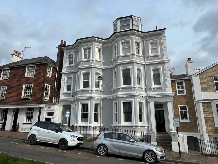 Studio To Rent In London Road, Tunbridge Wells, Kent, TN1