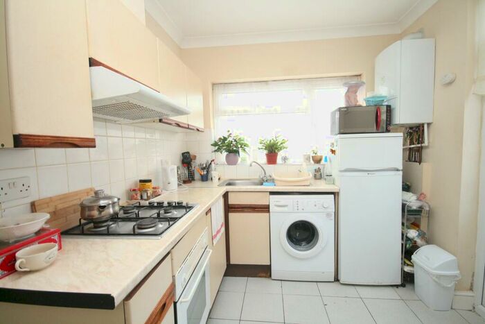 2 Bedroom Flat To Rent In Carlingford Road, Turnpike Lane, N15
