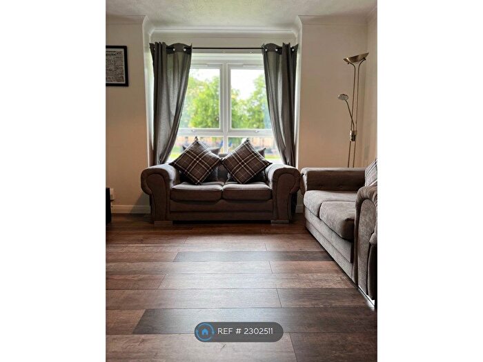 2 Bedroom Flat To Rent In Overnewton Square, Glasgow, G3