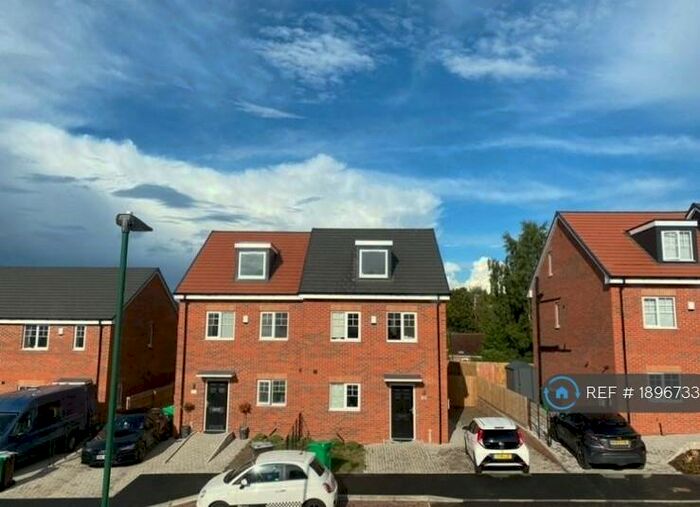 3 Bedroom Semi-Detached House To Rent In Hall Close, Nottingham, NG5